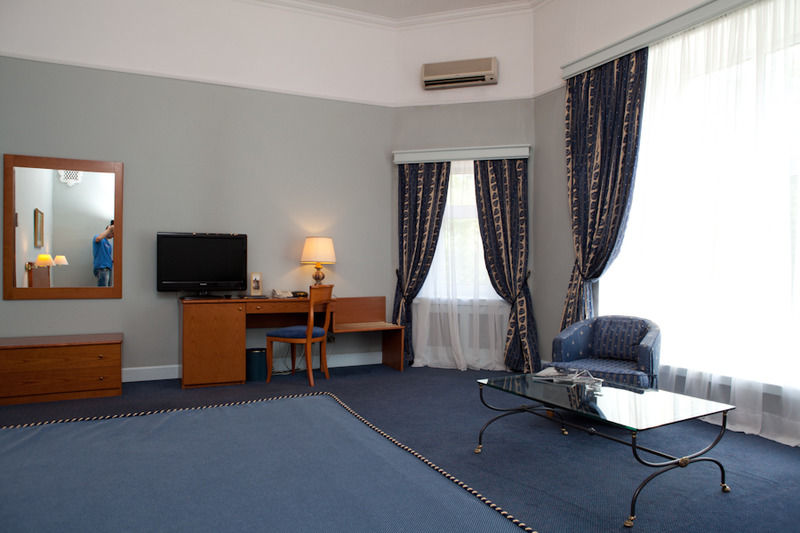 Grand Hotel Ukraine Dnipro Exterior photo