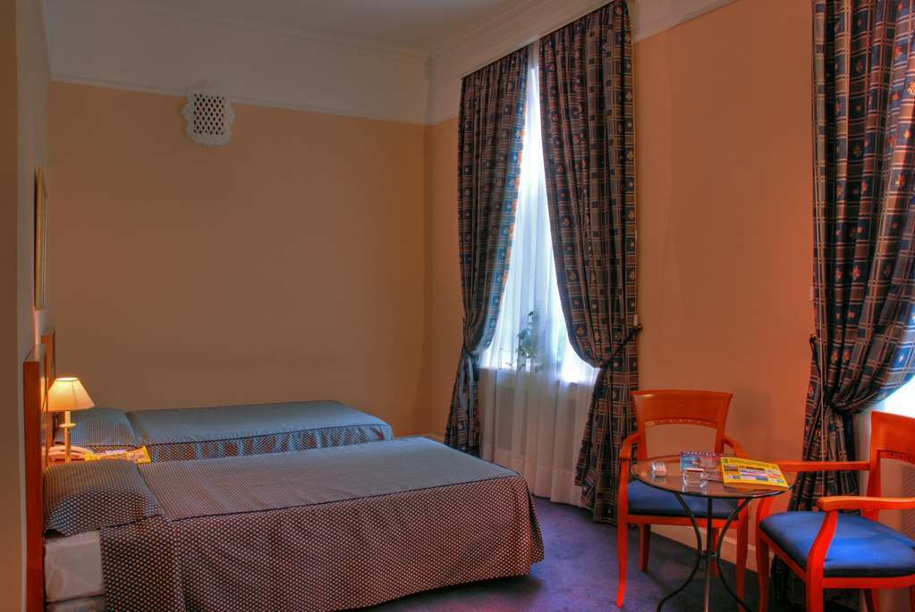 Grand Hotel Ukraine Dnipro Room photo