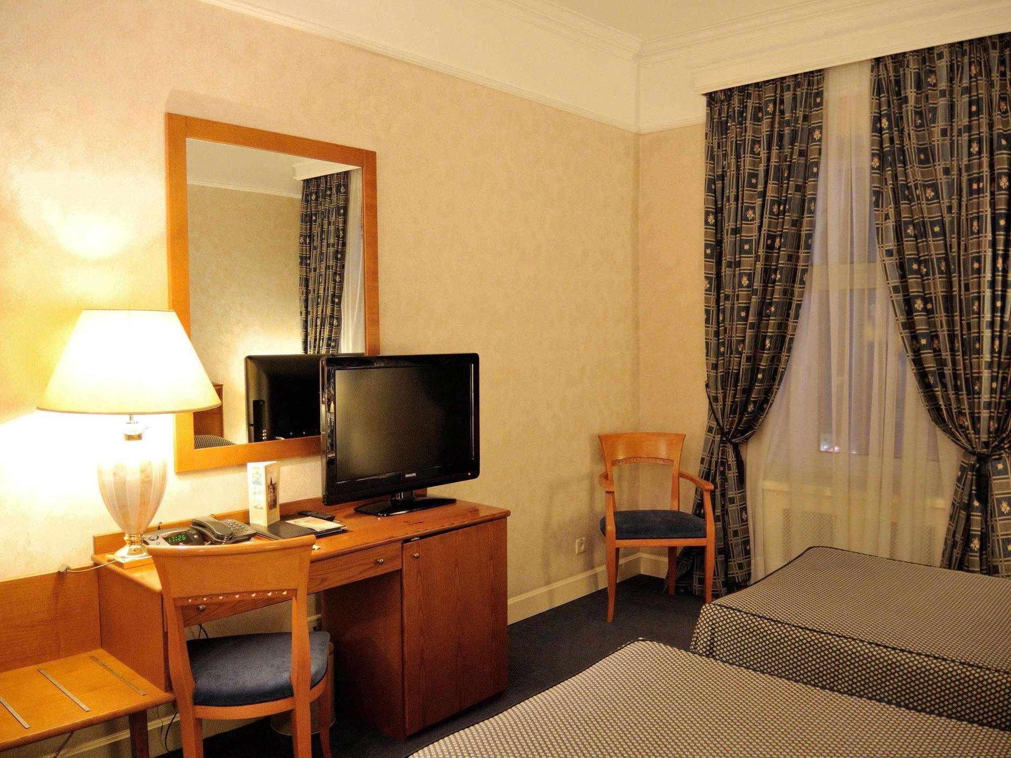 Grand Hotel Ukraine Dnipro Exterior photo