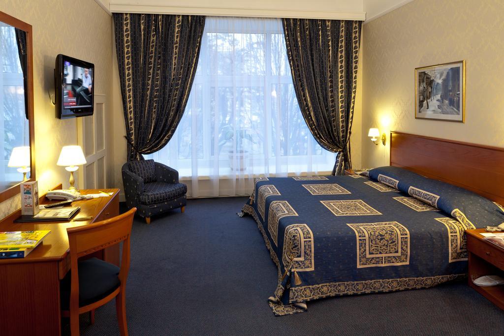 Grand Hotel Ukraine Dnipro Exterior photo